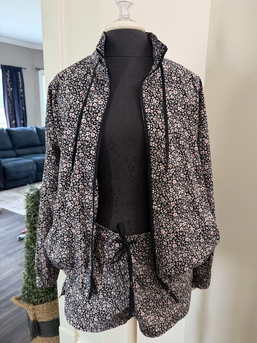 SUMMERSALT Lightweight Matching Set SIZE S  4 -Floral Zip Hoodie & Shorts